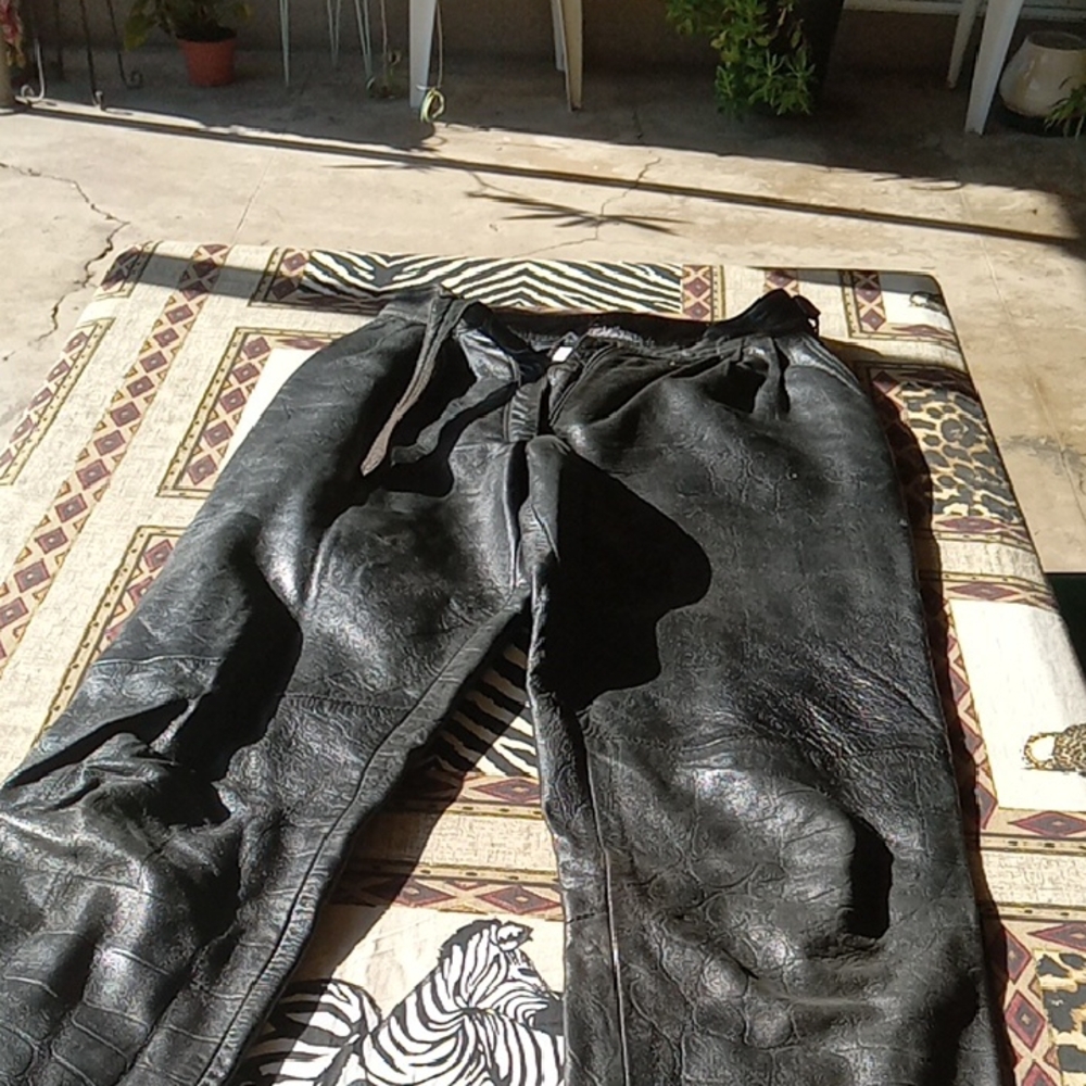 BLACK LEATHER PANTS